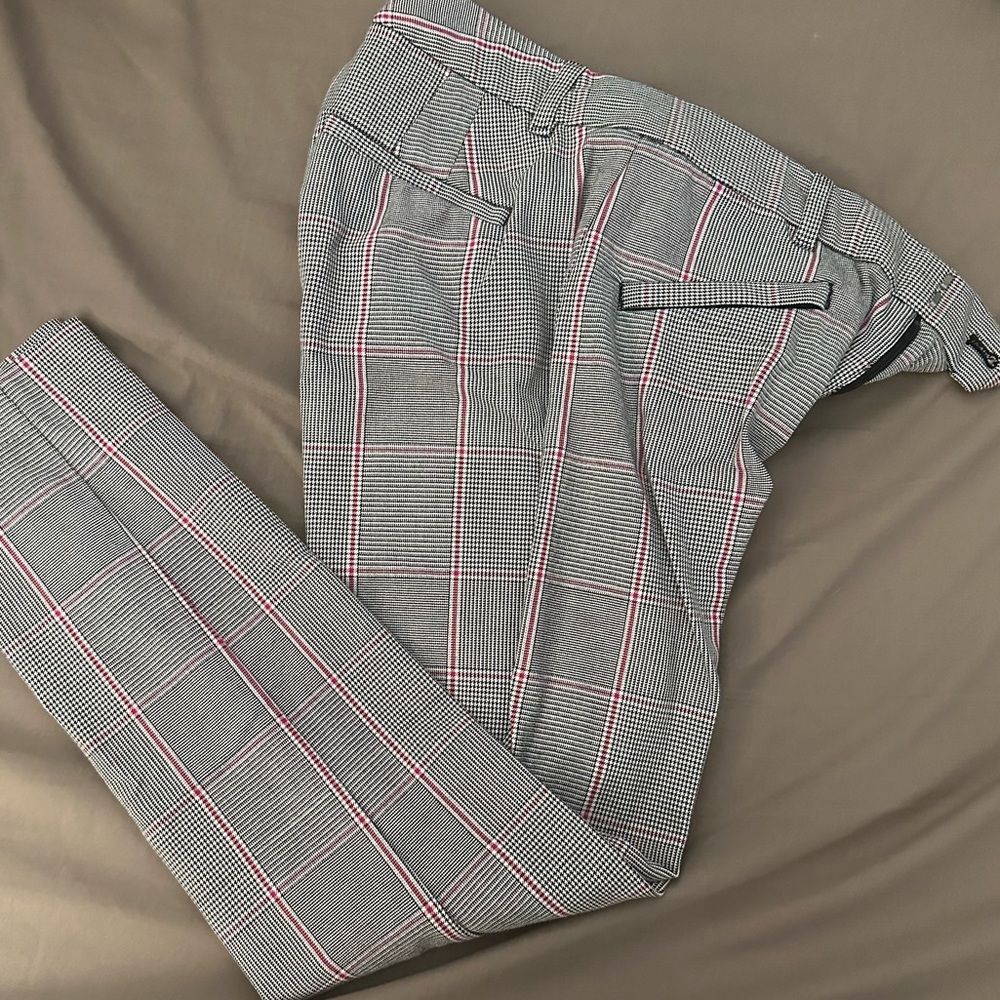 GAP women’s skinny ankle dress pants. Grey and pink plaid. Size 2 curvy.